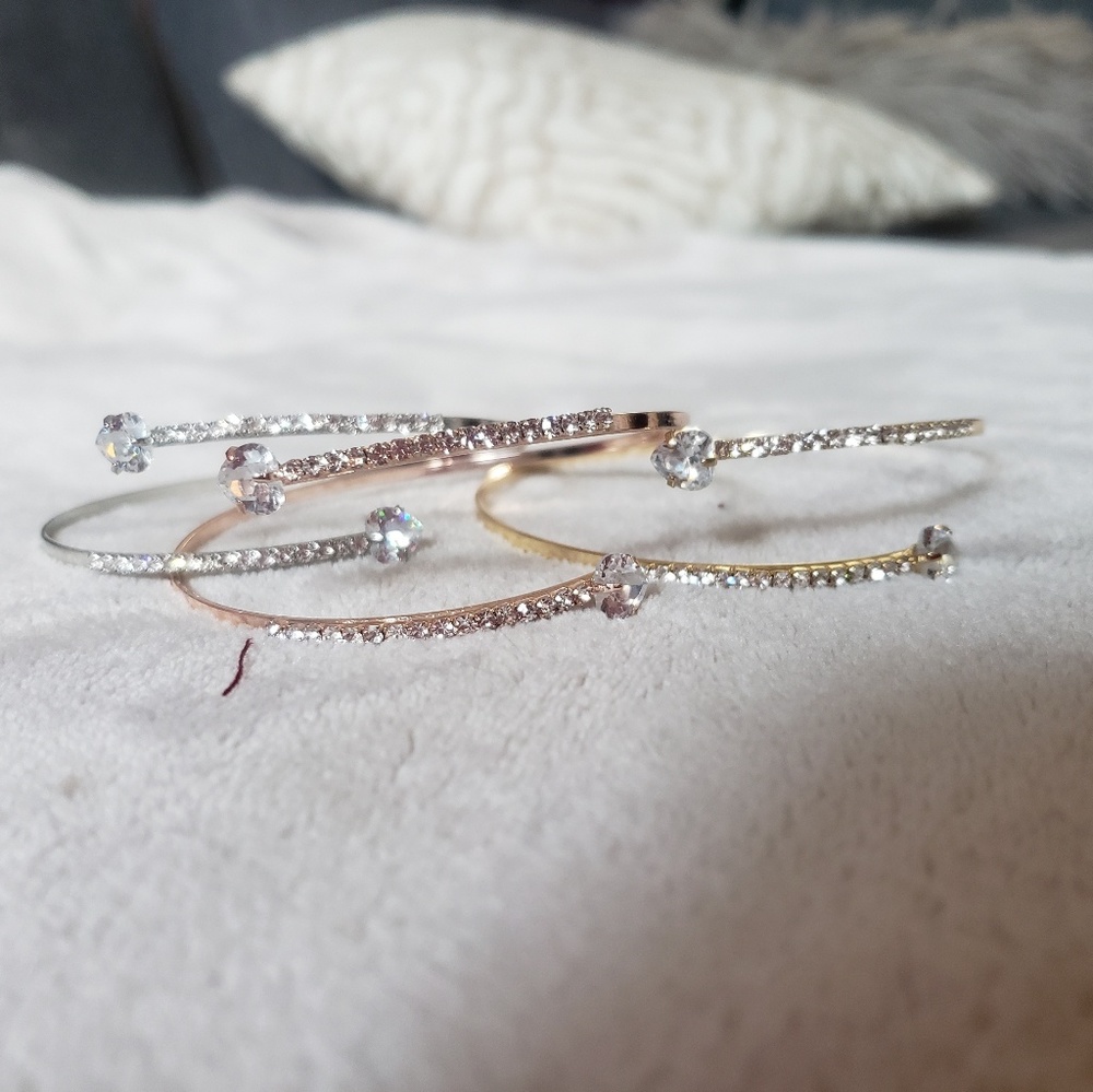 BRAND NEW Dainty and Sparkly Split Bangle Set